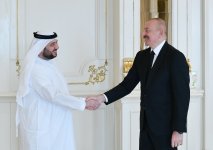 President Ilham Aliyev receives UAE's Investments Minister (PHOTO/VIDEO)