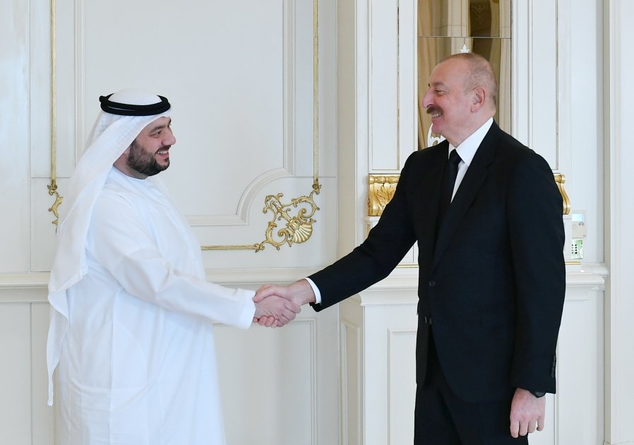 President Ilham Aliyev receives UAE's Investments Minister (PHOTO/VIDEO)