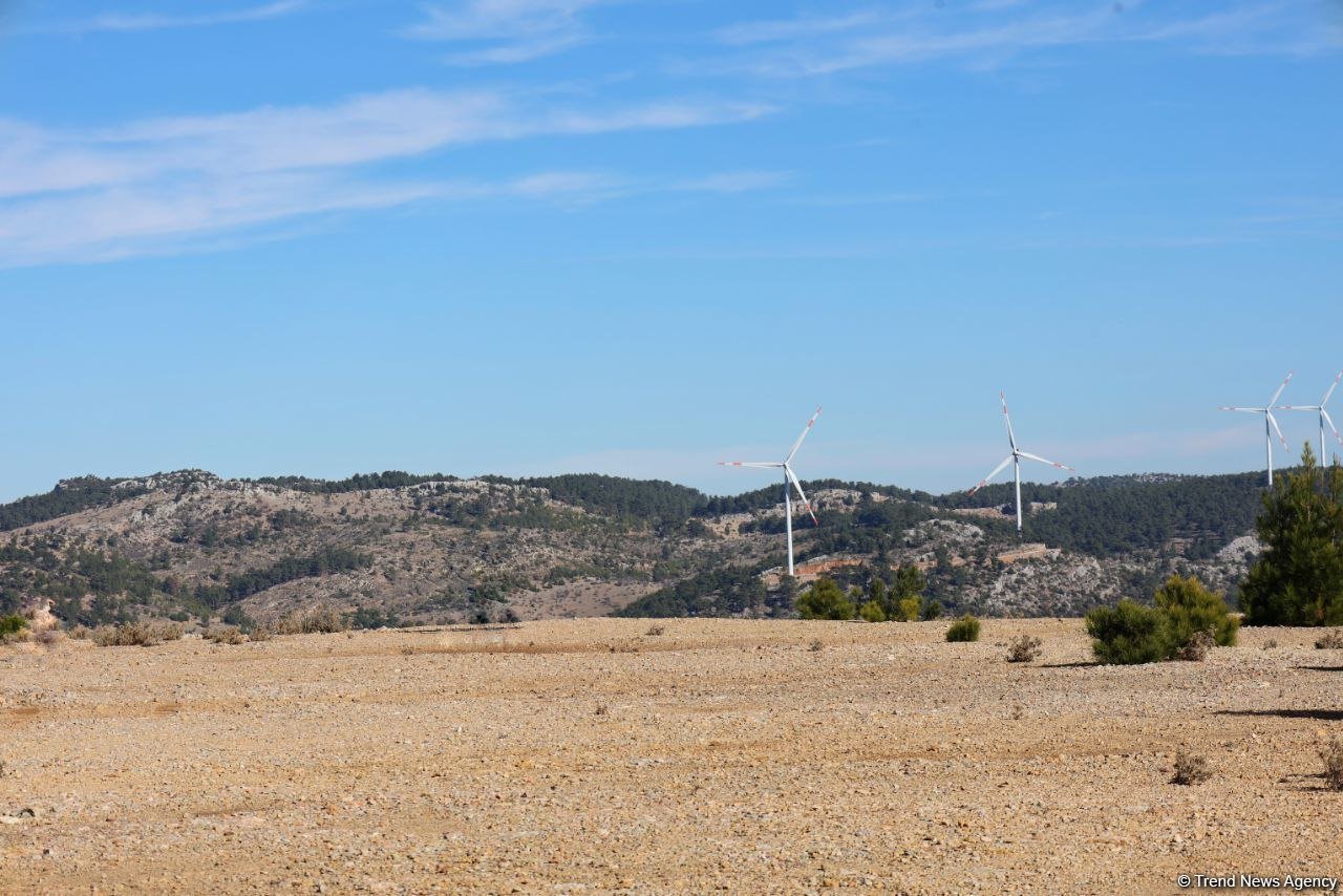 Turkish Sur Yapi touches on local wind power plant milestones (PHOTO)