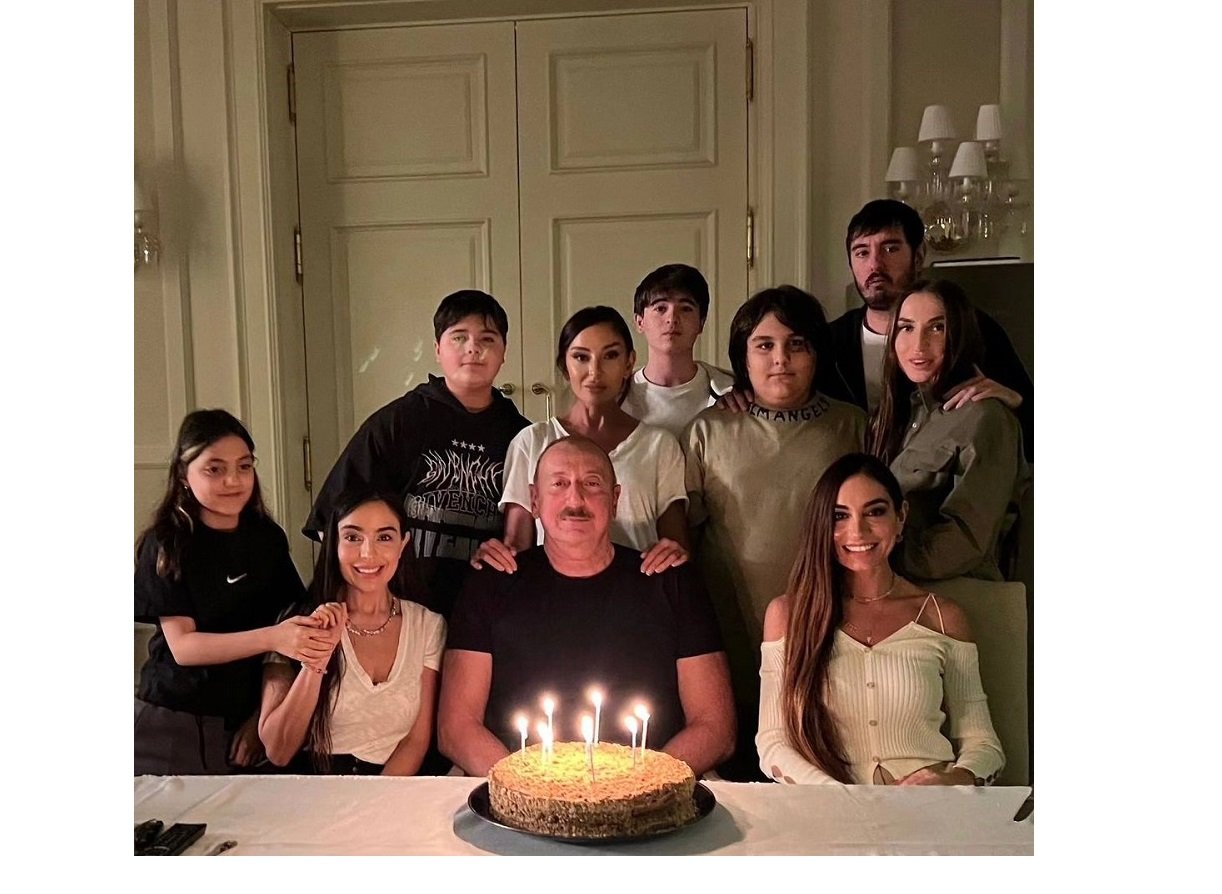 President Ilham Aliyev celebrates 62nd birthday with family (PHOTO)
