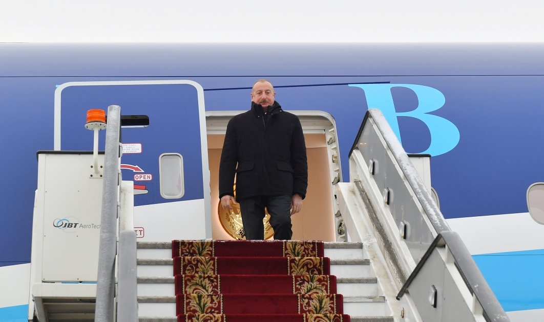 President Ilham Aliyev arrives on working visit to St. Petersburg (PHOTO/VIDEO)