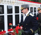 Azerbaijani people honor blessed memory of victims of January 20 tragedy (PHOTO)