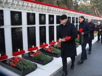 Azerbaijani people honor blessed memory of victims of January 20 tragedy (PHOTO)