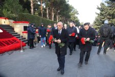 Azerbaijani people honor blessed memory of victims of January 20 tragedy (PHOTO)