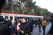 Azerbaijani people honor blessed memory of victims of January 20 tragedy (PHOTO)