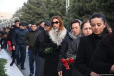 Azerbaijani people honor blessed memory of victims of January 20 tragedy (PHOTO)