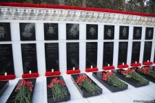 Azerbaijani people honor blessed memory of victims of January 20 tragedy (PHOTO)