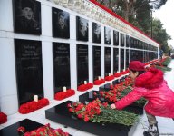 Azerbaijani people honor blessed memory of victims of January 20 tragedy (PHOTO)