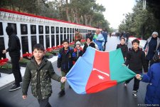 Azerbaijani people honor blessed memory of victims of January 20 tragedy (PHOTO)