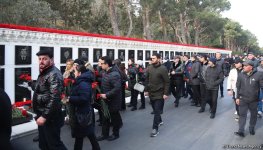 Azerbaijani people honor blessed memory of victims of January 20 tragedy (PHOTO)