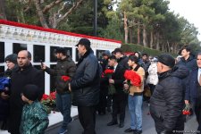 Azerbaijani people honor blessed memory of victims of January 20 tragedy (PHOTO)