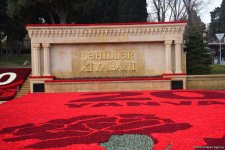 Azerbaijani people honor blessed memory of victims of January 20 tragedy (PHOTO)