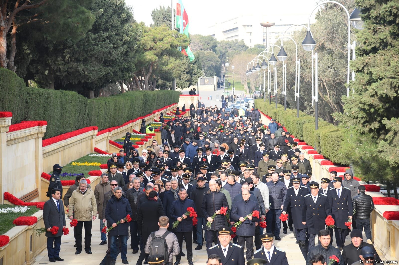 Azerbaijani people honor blessed memory of victims of January 20 tragedy (PHOTO)