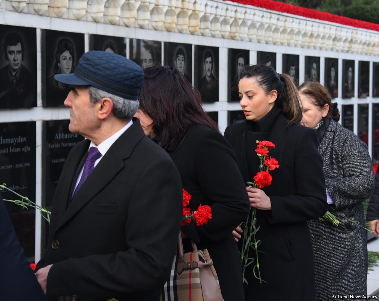 Azerbaijani people honor blessed memory of victims of January 20 tragedy (PHOTO)