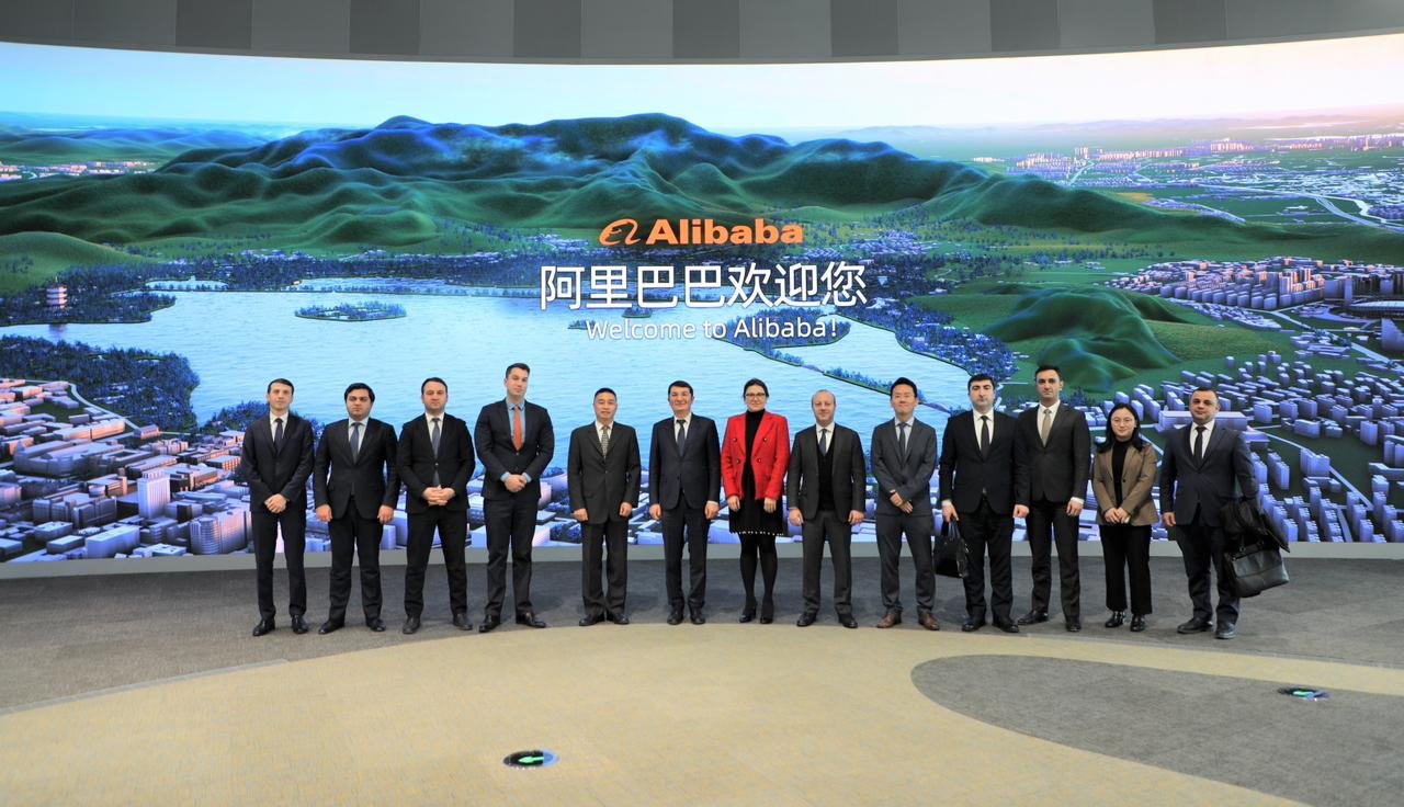 Azerbaijan, China discuss use of environmentally clean transportation in country (PHOTO)