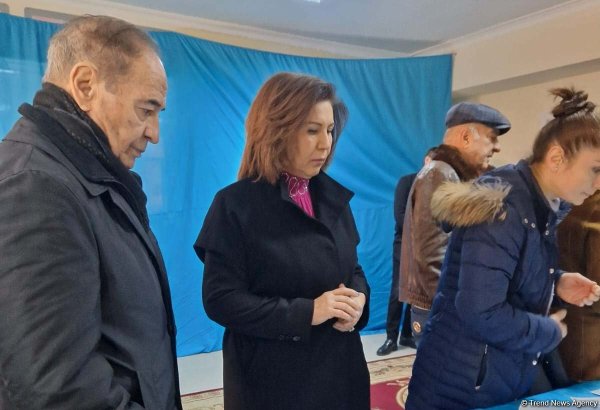 Azerbaijani Chairperson of State Committee for Family, Women and Children Affairs votes in presidential election (PHOTO)