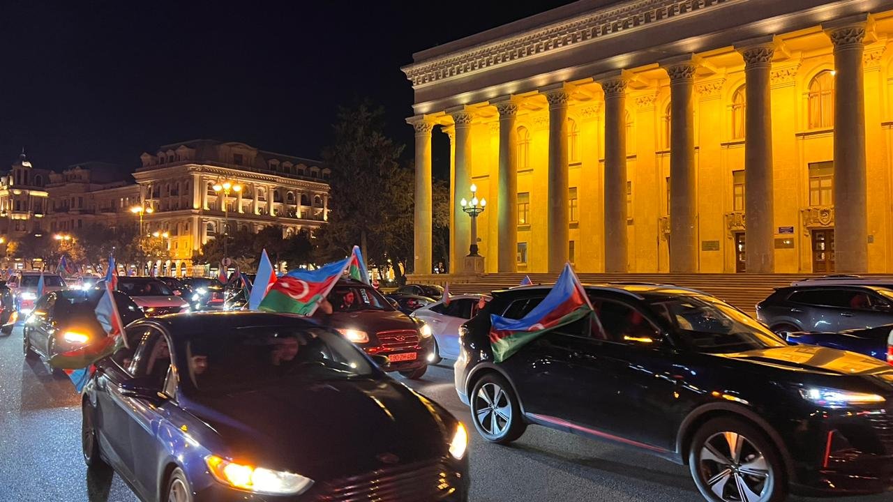 Baku hails jubilant car procession, marking Ilham Aliyev's presidential poll win (PHOTO)