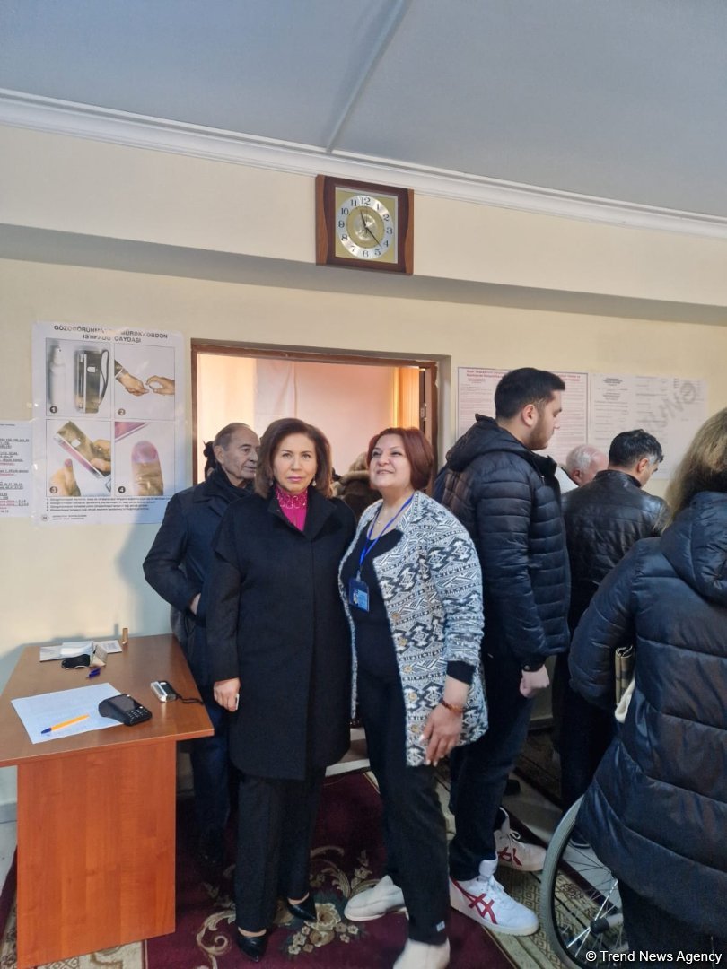 Azerbaijani Chairperson of State Committee for Family, Women and Children Affairs votes in presidential election (PHOTO)