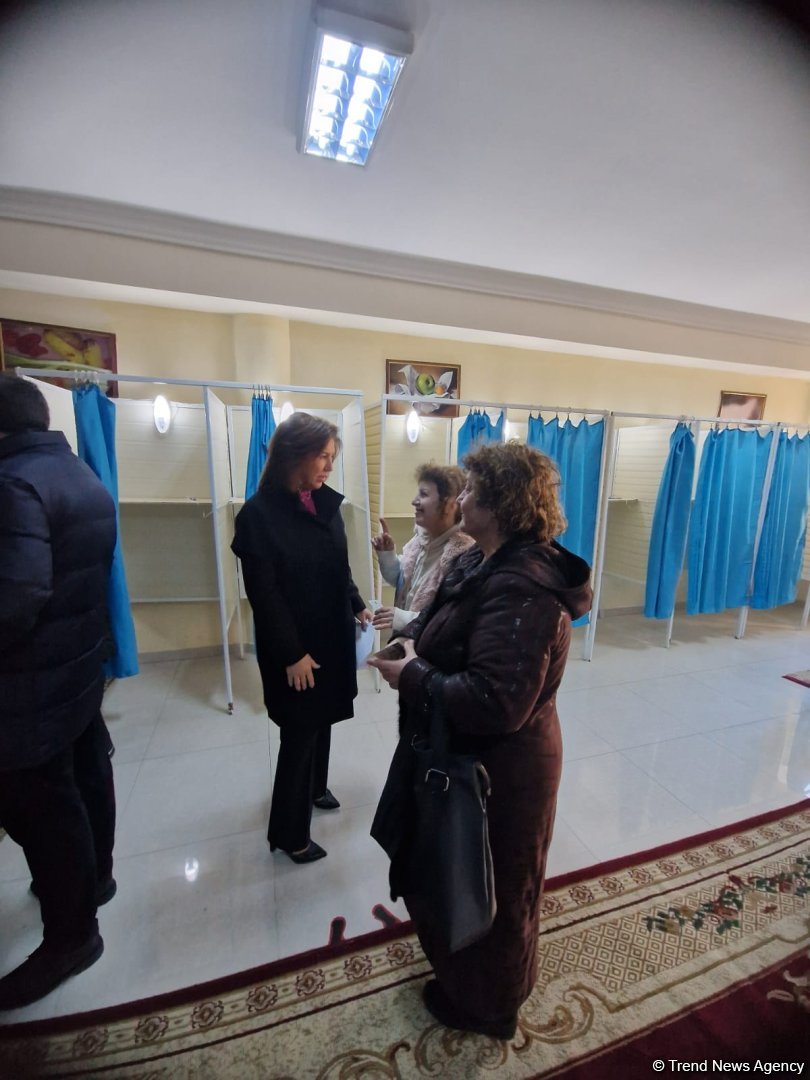 Azerbaijani Chairperson of State Committee for Family, Women and Children Affairs votes in presidential election (PHOTO)