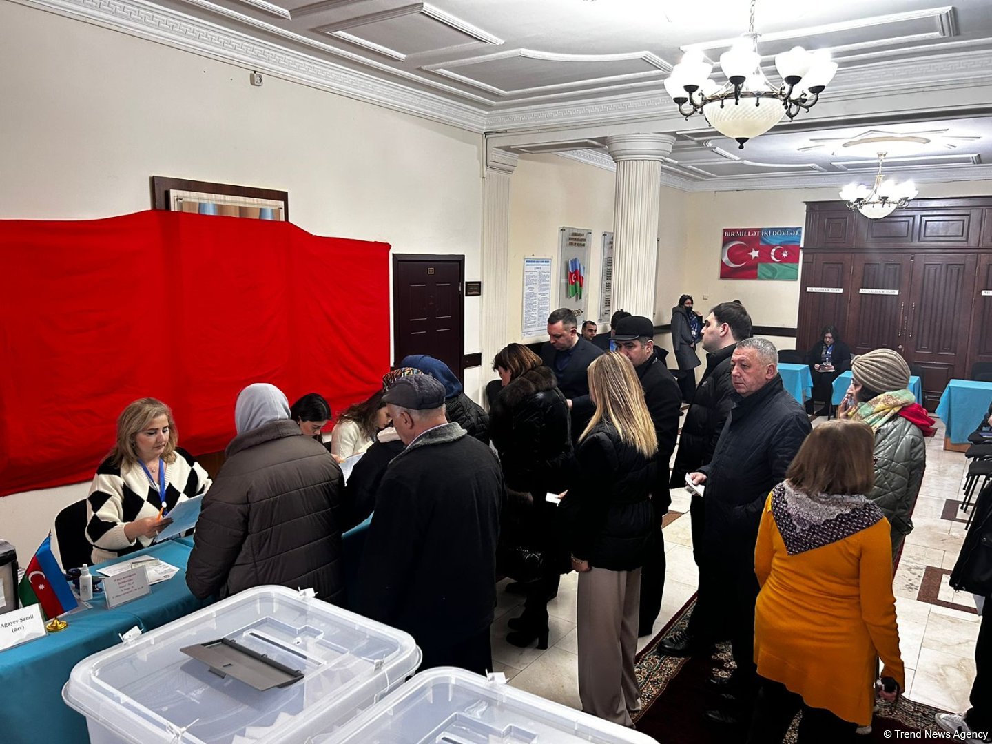 Extraordinary presidential election in Azerbaijan: voters rush to polling stations (PHOTO)