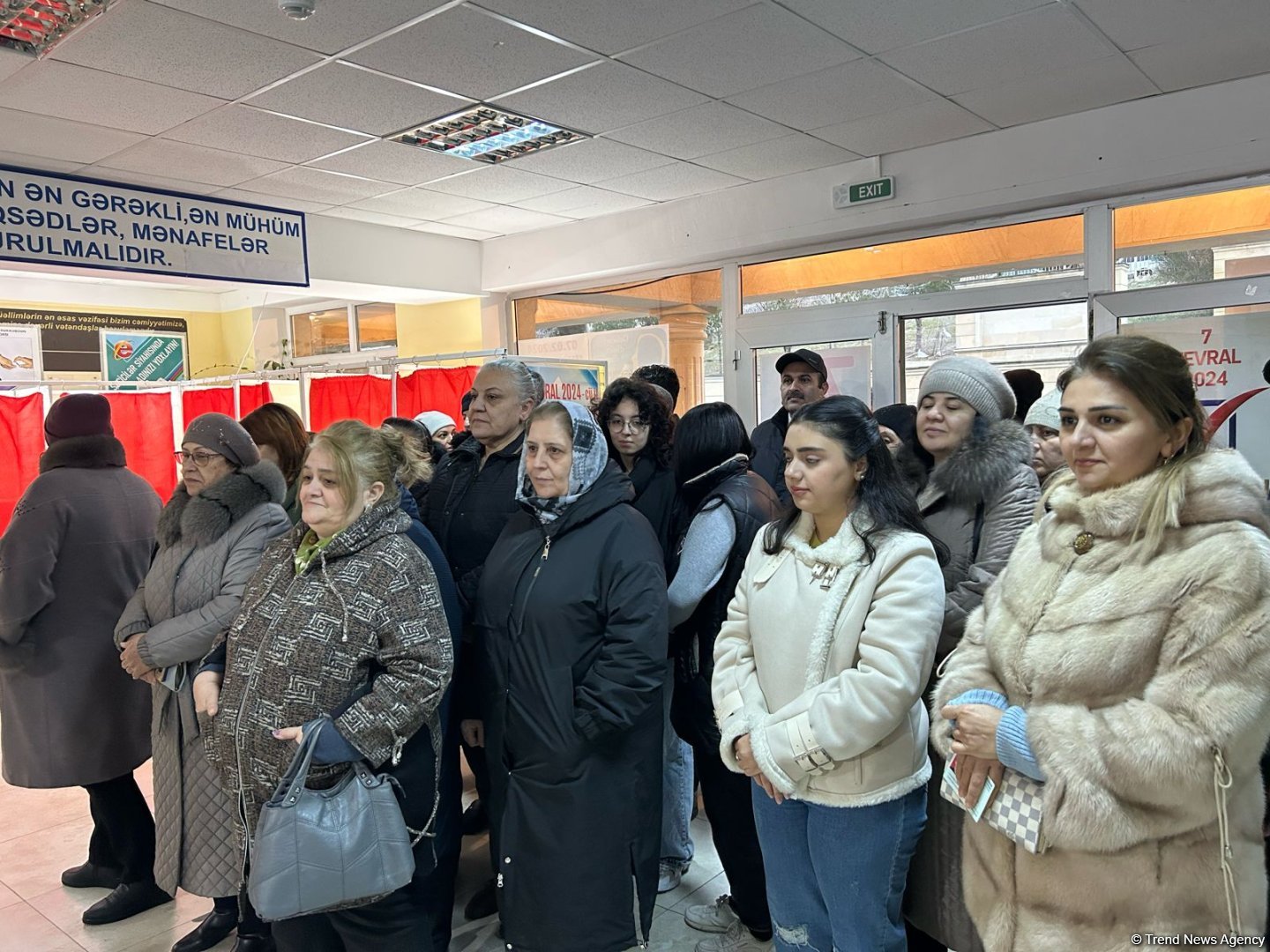 Extraordinary presidential election in Azerbaijan: voters rush to polling stations (PHOTO)