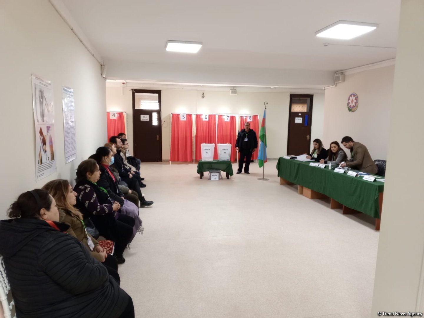 Electors of several districts of Azerbaijan's Baku actively vote in presidential election (PHOTO)