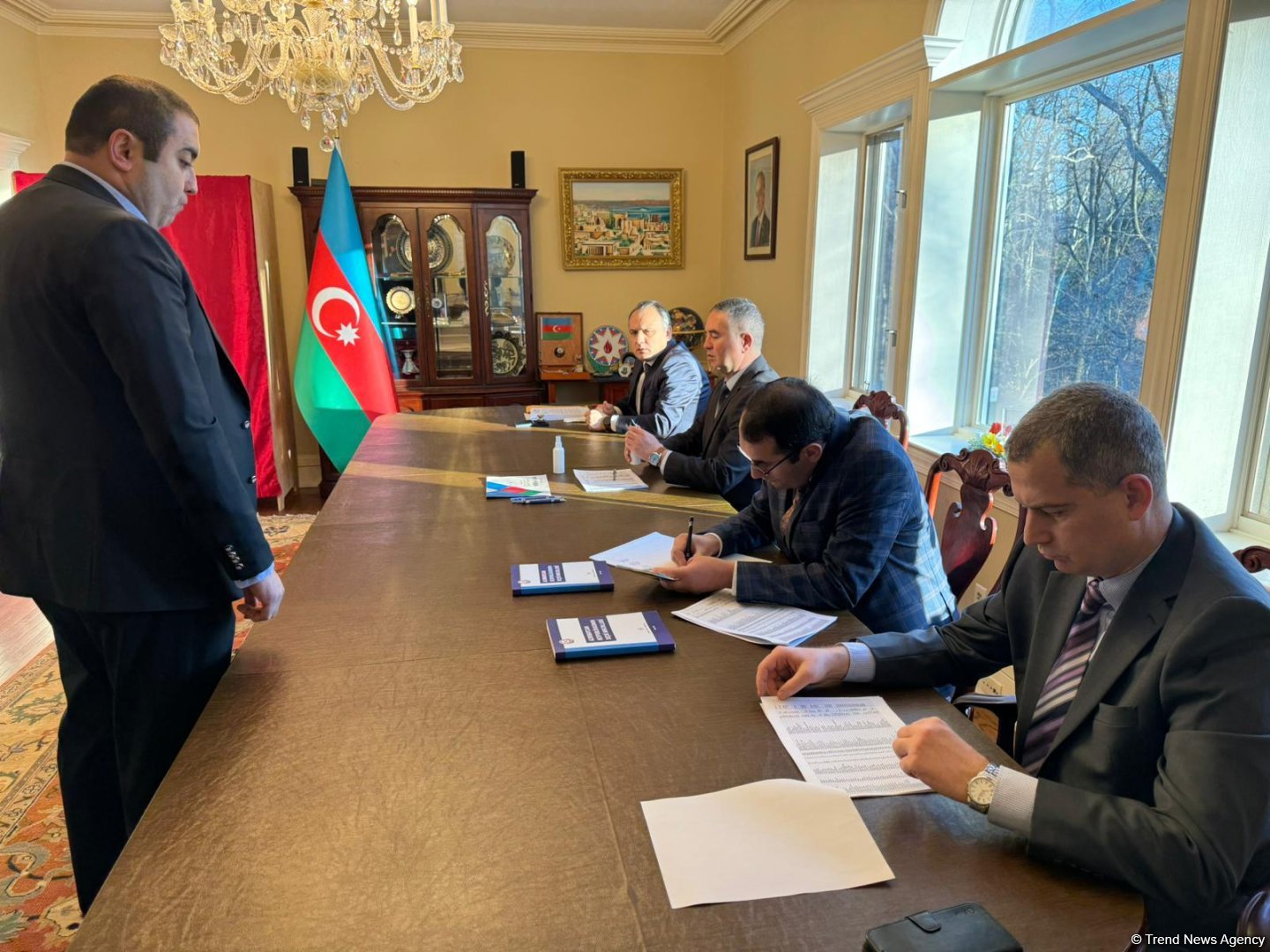 Azerbaijanis from various states head to Washington to vote in presidential poll (PHOTO)