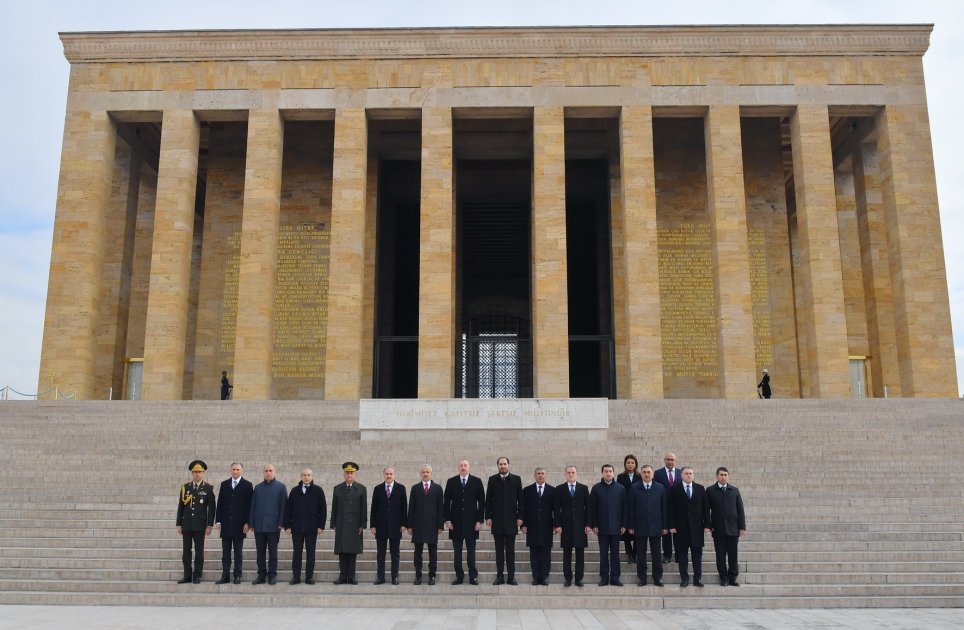 President Ilham Aliyev visits Ataturk’s mausoleum in Ankara (PHOTO/VIDEO)