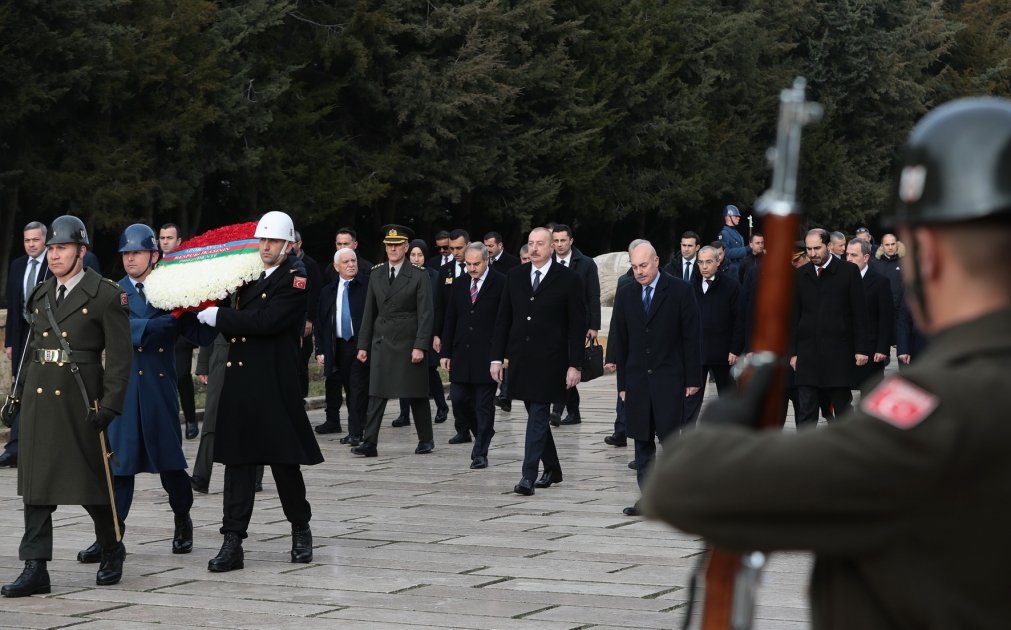 President Ilham Aliyev visits Ataturk’s mausoleum in Ankara (PHOTO/VIDEO)