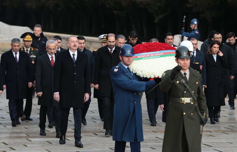 President Ilham Aliyev visits Ataturk’s mausoleum in Ankara (PHOTO/VIDEO)