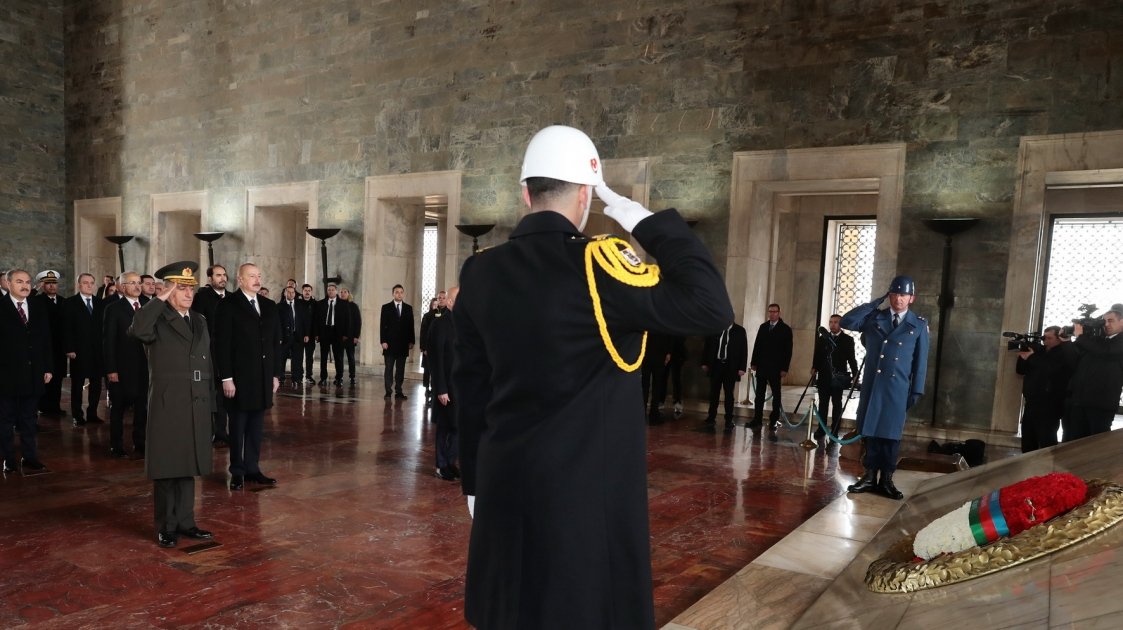 President Ilham Aliyev visits Ataturk’s mausoleum in Ankara (PHOTO/VIDEO)