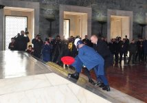 President Ilham Aliyev visits Ataturk’s mausoleum in Ankara (PHOTO/VIDEO)