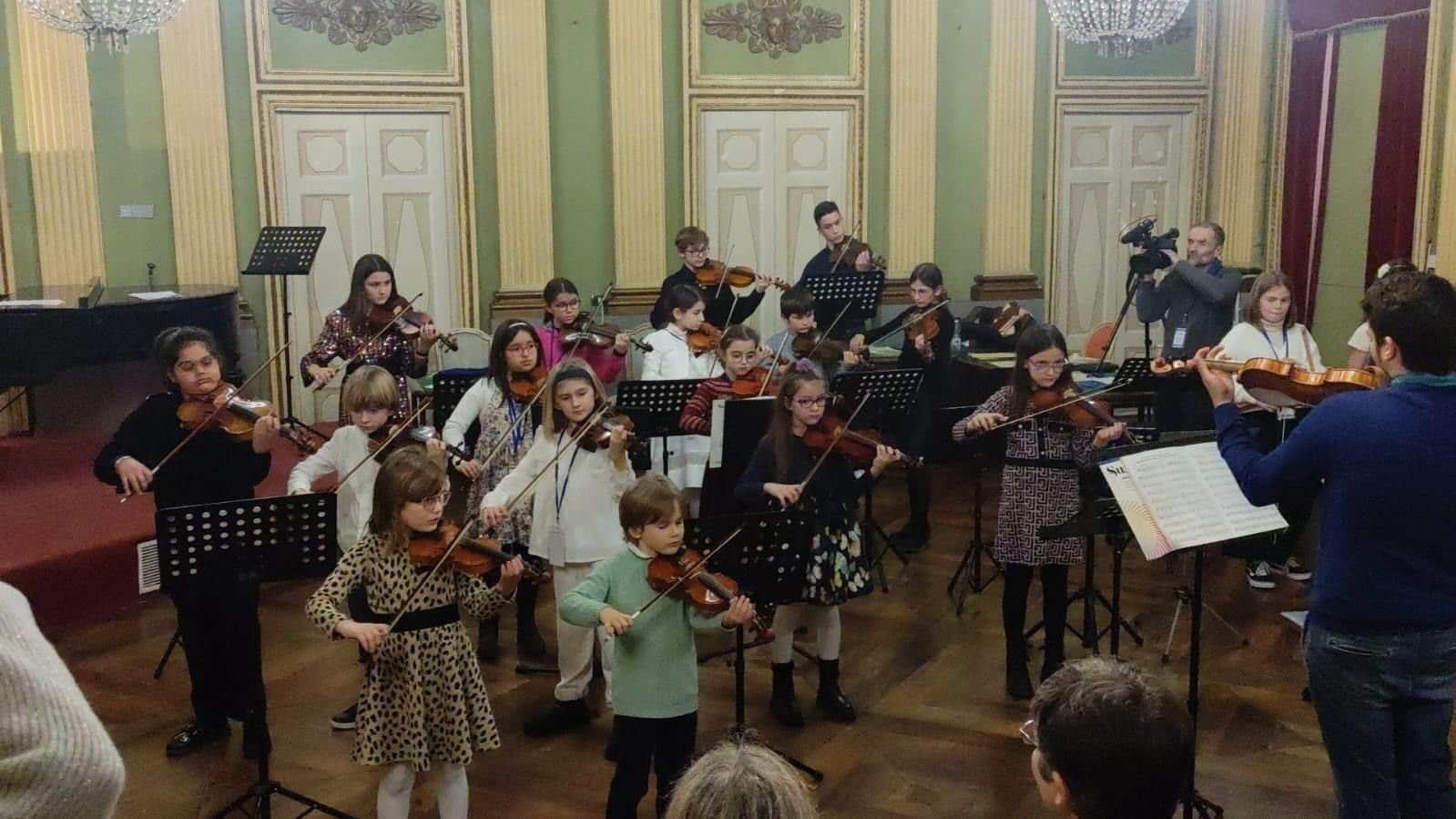 Azerbaijani prodigy Dilshad Farhadzadeh secures win at violin competition in Italy (PHOTO/VIDEO)