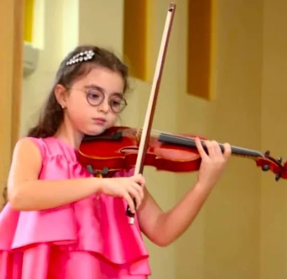 Azerbaijani prodigy Dilshad Farhadzadeh secures win at violin competition in Italy (PHOTO/VIDEO)