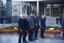 Azerbaijani officials visit Khojaly genocide memorial (PHOTO)
