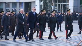 Azerbaijani officials visit Khojaly genocide memorial (PHOTO)