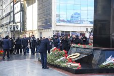 Azerbaijani officials visit Khojaly genocide memorial (PHOTO)