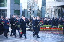 Azerbaijani officials visit Khojaly genocide memorial (PHOTO)