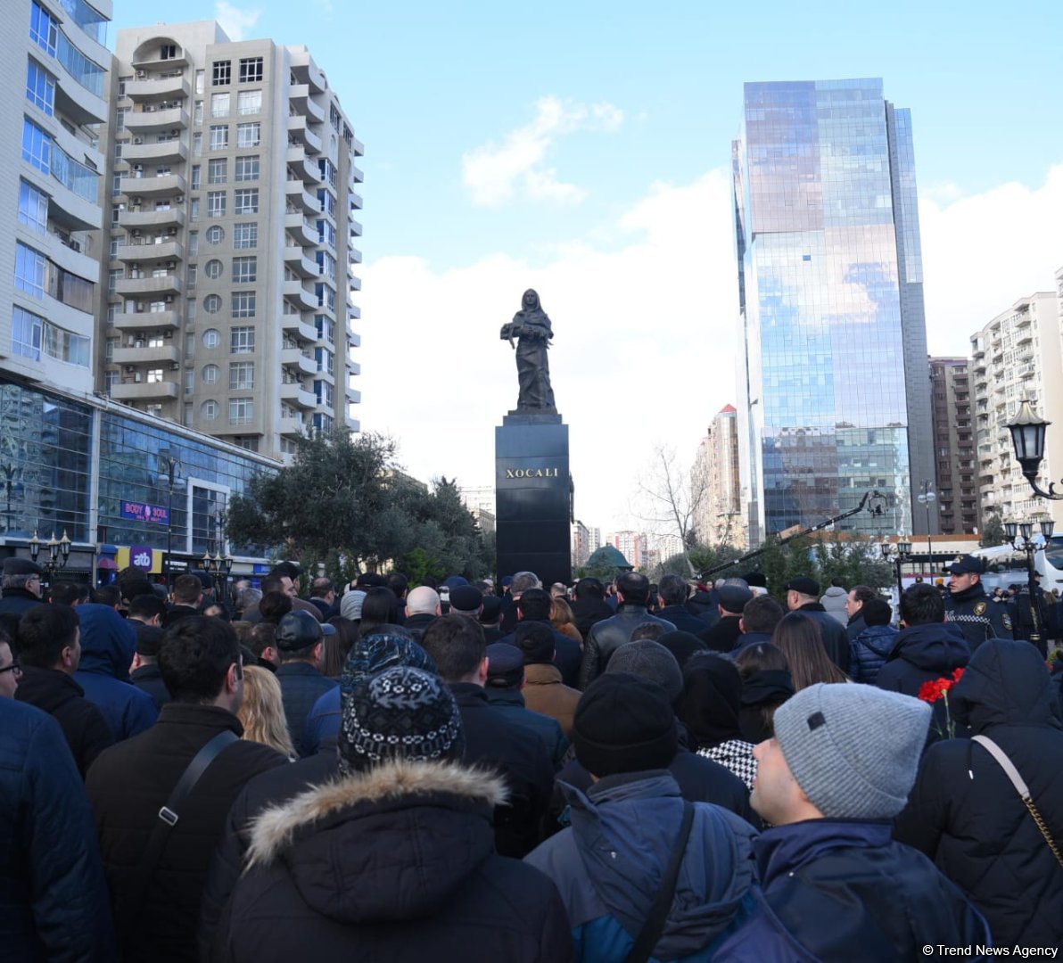 Azerbaijani officials visit Khojaly genocide memorial (PHOTO)