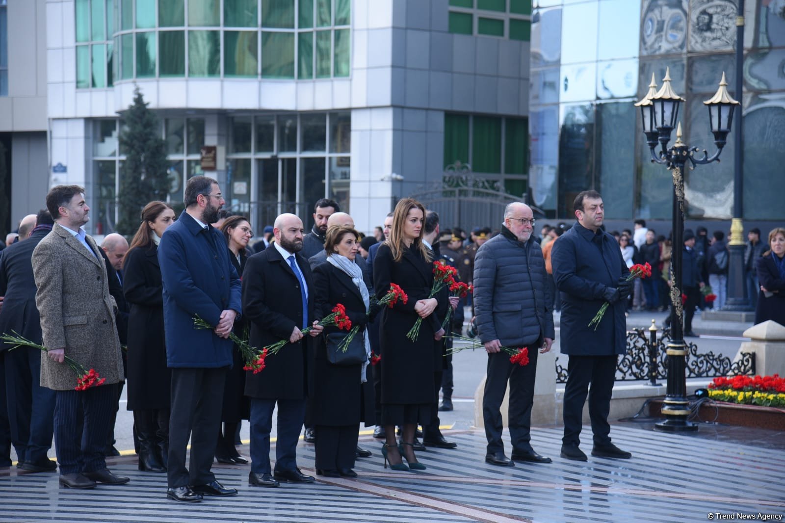 Azerbaijani officials visit Khojaly genocide memorial (PHOTO)
