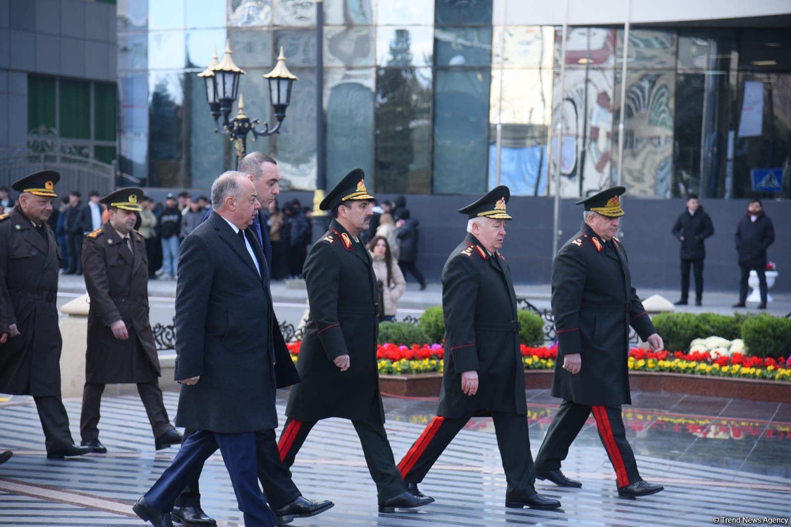 Azerbaijani officials visit Khojaly genocide memorial (PHOTO)