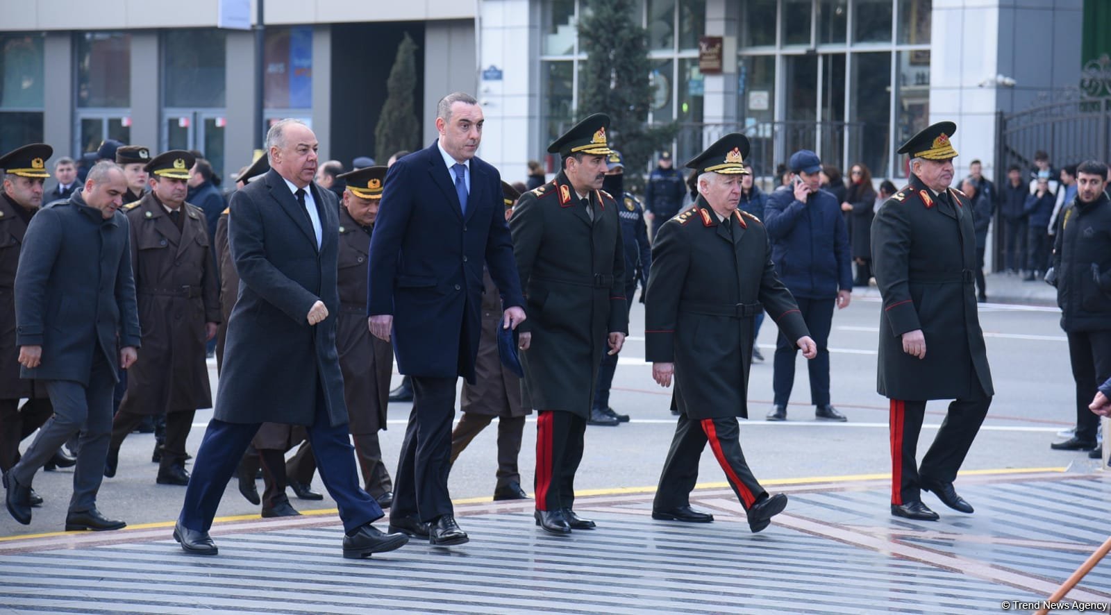 Azerbaijani officials visit Khojaly genocide memorial (PHOTO)