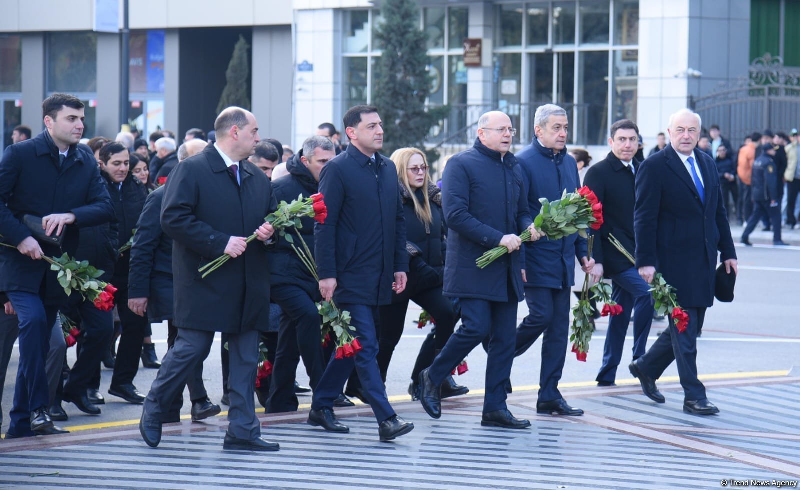 Azerbaijani officials visit Khojaly genocide memorial (PHOTO)