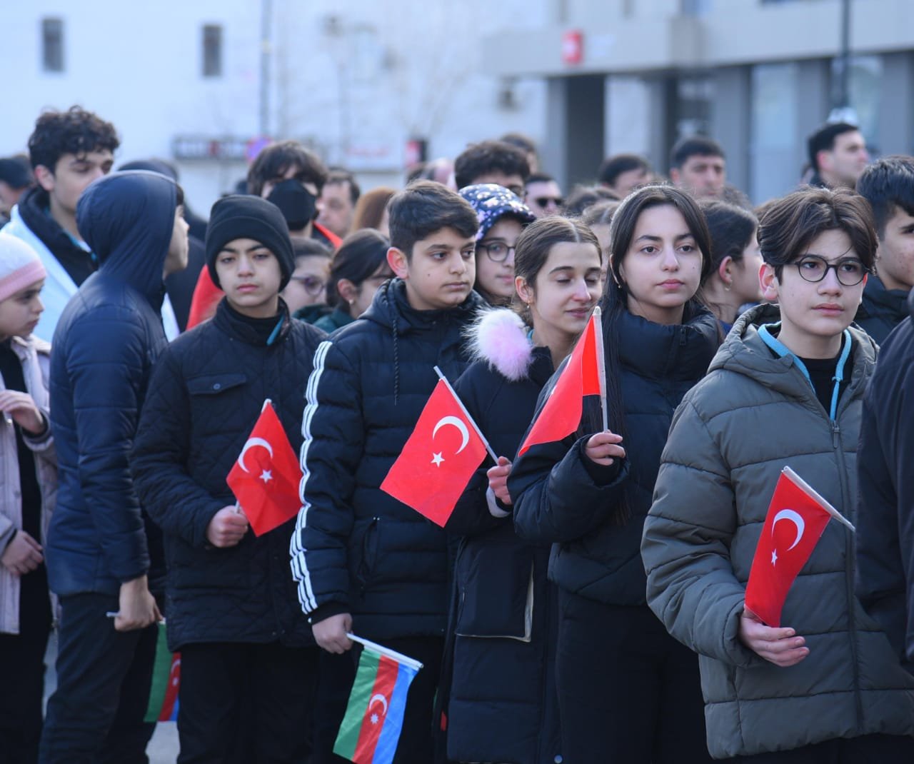 Azerbaijani officials visit Khojaly genocide memorial (PHOTO)