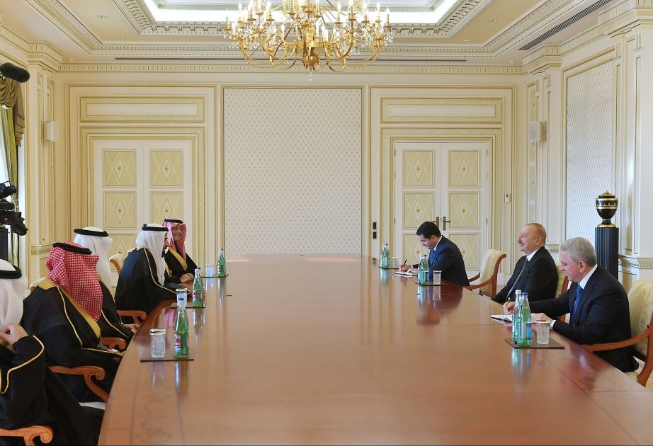 President Ilham Aliyev receives Minister of Hajj and Umrah of Saudi Arabia (PHOTO)