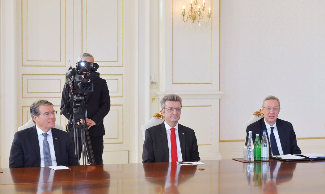 President Ilham Aliyev receives delegation led by Executive Director of German Eastern Business Association (PHOTO/VIDEO)