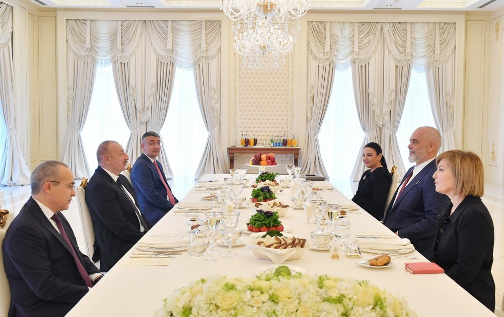 President Ilham Aliyev, Albanian PM hold expanded meeting (PHOTO/VIDEO)