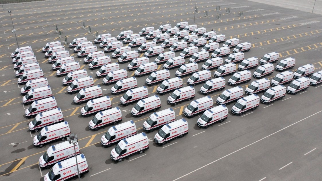 President Ilham Aliyev views newly acquired modern ambulances (VIDEO/PHOTO)