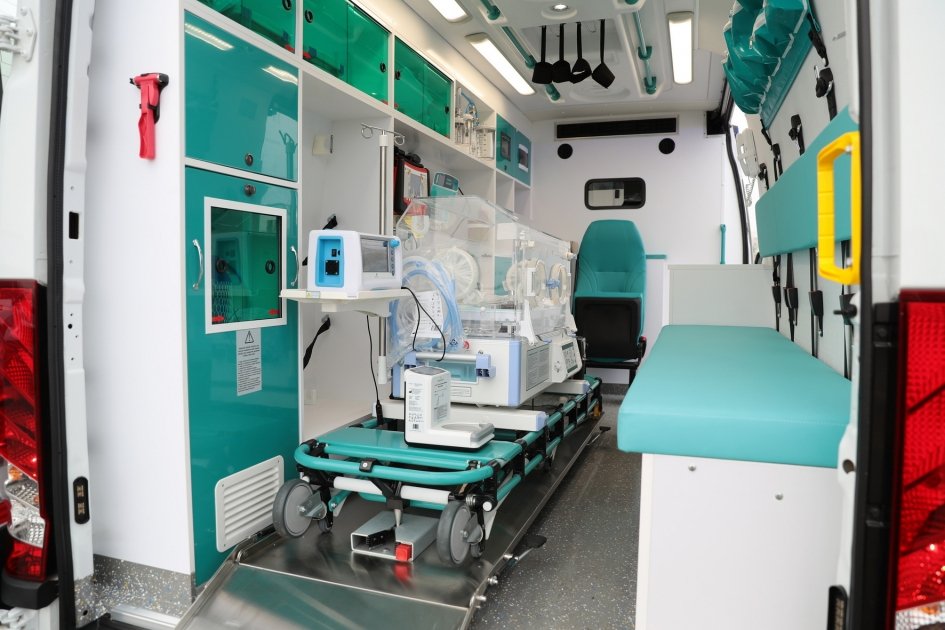 President Ilham Aliyev views newly acquired modern ambulances (VIDEO/PHOTO)