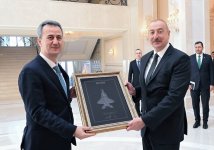 President Ilham Aliyev receives Turkish delegation led by President of Secretariat of Defense Industries (PHOTO)